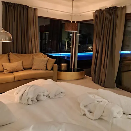 Hc Luxury Celavella Villa *